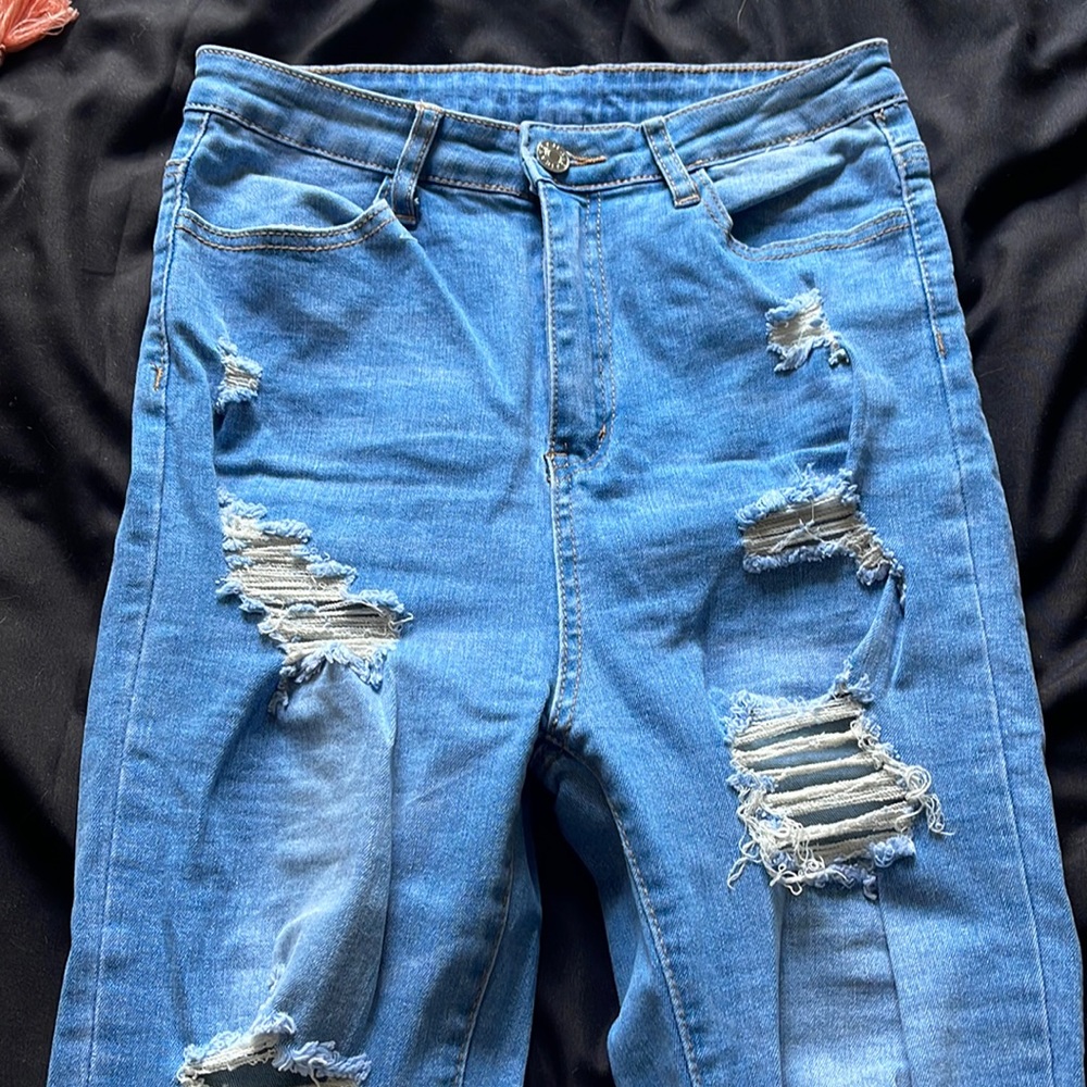 Ripped skinny jeans